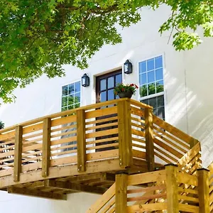 Park Carriage House Rest & Explore With Hollyhock Holiday home