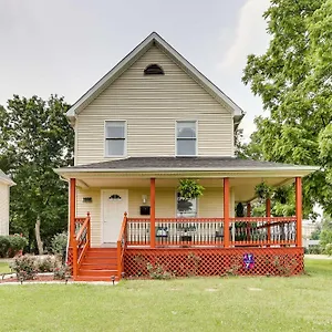 - Walk To Restaurants! Holiday home