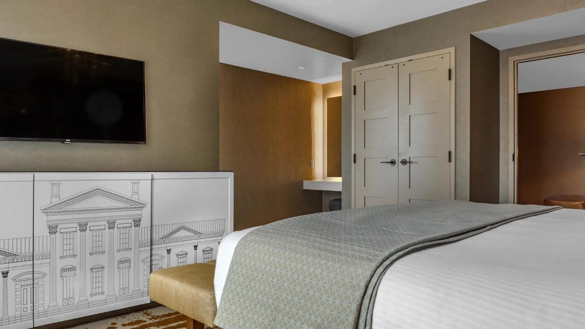 ****  Omni Louisville Hotel United States